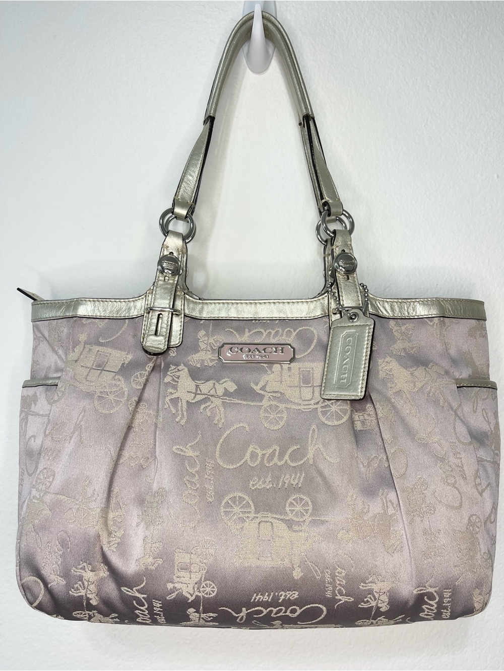 Coach Ashley Signature Horse & Carriage
Shoulder Bag A1163-F16881 EUC